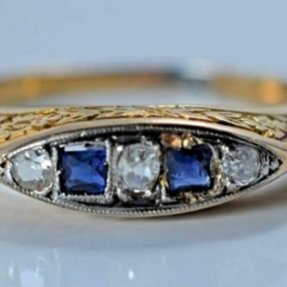 Antique Sapphire and Diamond Ring. Yellow Gold.